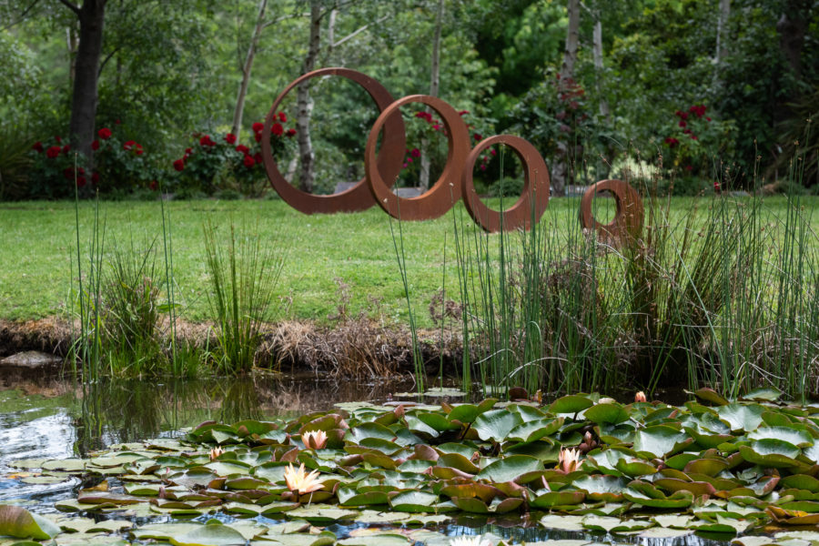 Sculpture on Lake Araluan